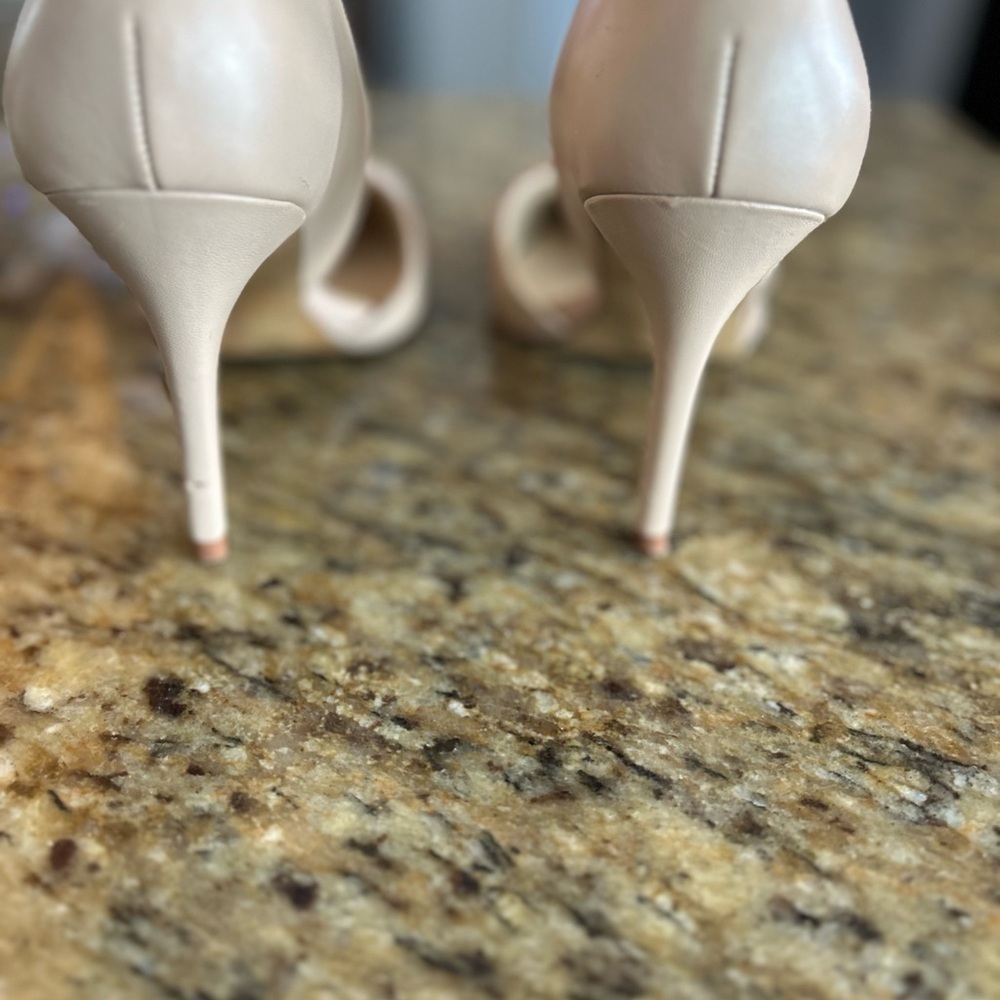 Vince Camuto | Pointed Toe Leather Heels | Size 8.5 - Picture 6 of 10